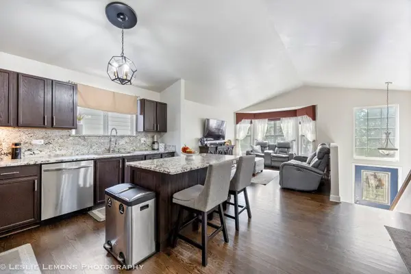 655 Serendipity Drive, Aurora, IL 60504