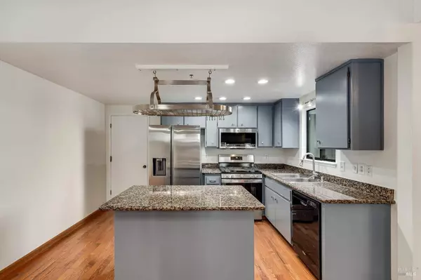 4 Vanessa CT E, Napa, CA 94558