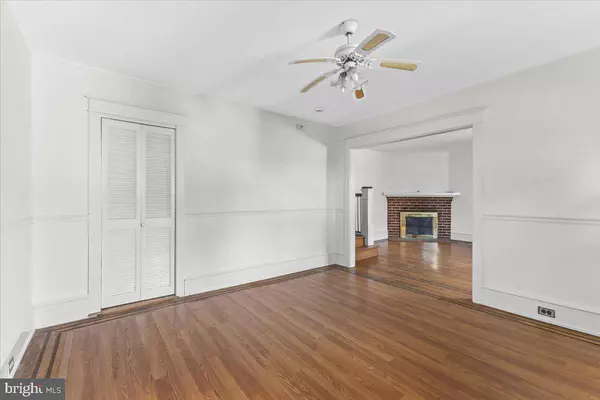 35 SPRINGHOUSE LN, Glenside, PA 19038