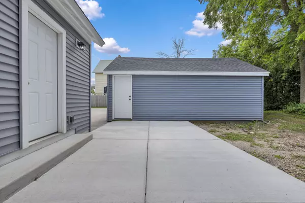 W208N16721 S Center St, Jackson, WI 53037