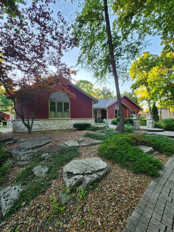 8485 S 44th, Franklin, WI 53132