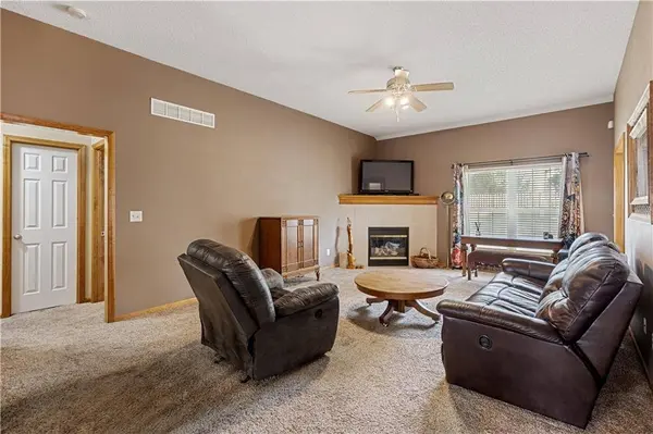 411 SW CRESTVIEW DR, Grain Valley, MO 64029