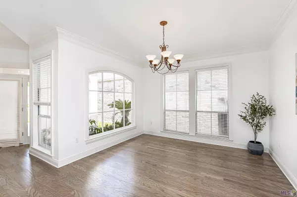 1120 E STANWICK PL, Baton Rouge, LA 70810