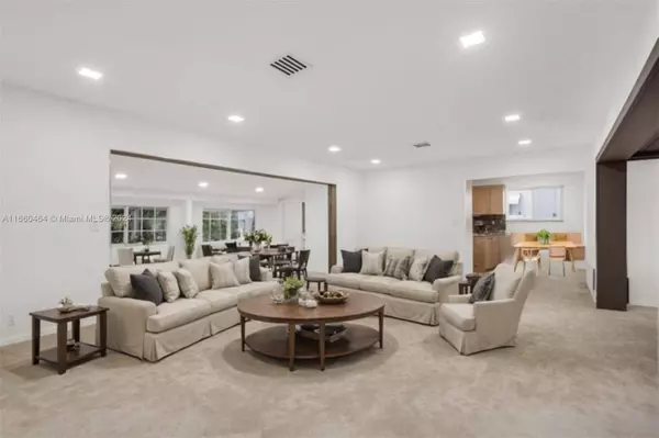 920 NE 181st St, Miami, FL 33162