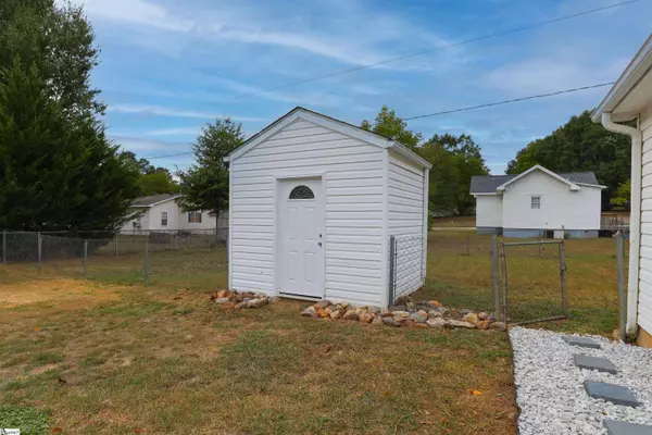 6 Clemson Street, Liberty, SC 29657