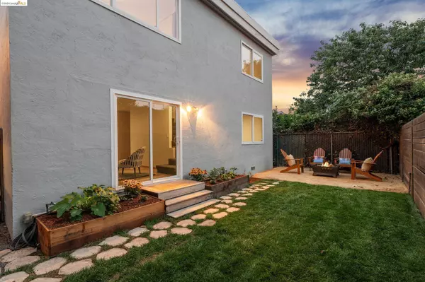 2824 Wallace St, Berkeley, CA 94702