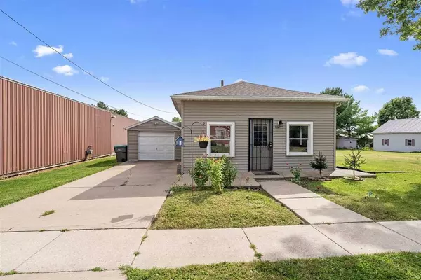 412 E 1st St, West Liberty, IA 52776