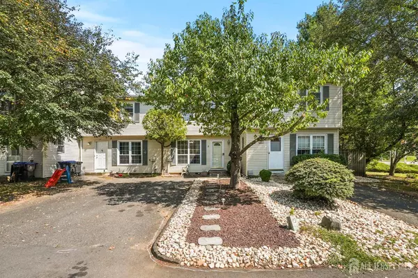 4 Ogden CT, East Brunswick, NJ 08816