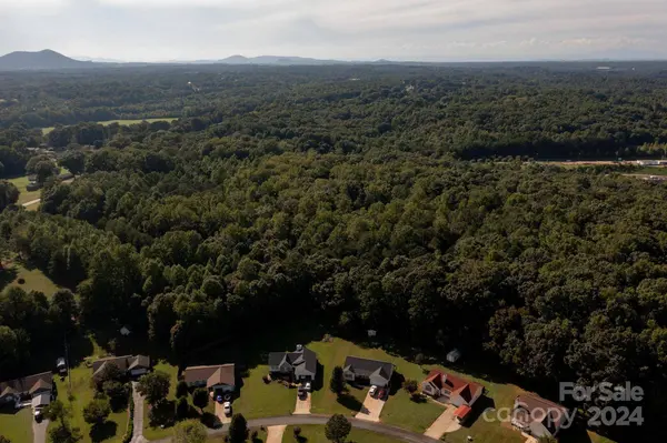 3940 River RD, Hickory, NC 28602