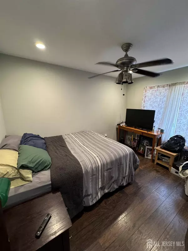 1030 Schmidt LN, North Brunswick, NJ 08902