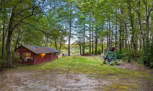 5 Lost Acre DR, Glocester, RI 02814