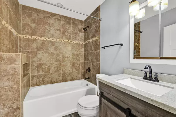 W208N16721 S Center St, Jackson, WI 53037