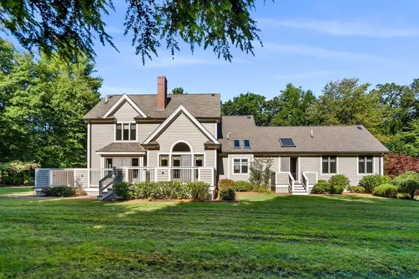 4 Nestlewood Ln, Hubbardston, MA 01452