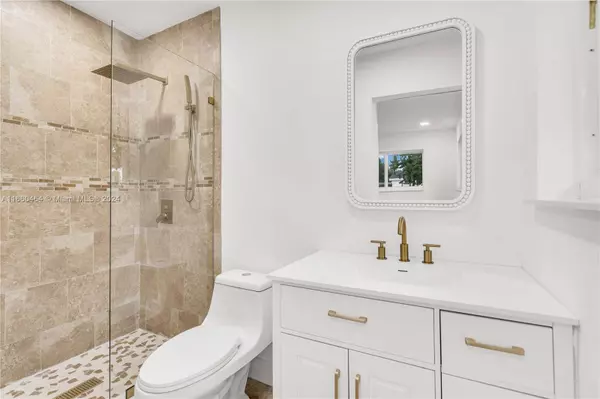 920 NE 181st St, Miami, FL 33162