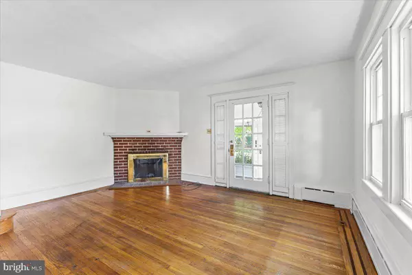 35 SPRINGHOUSE LN, Glenside, PA 19038