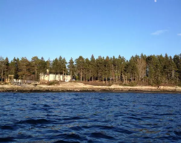 356 Gun Point RD, Harpswell, ME 04079