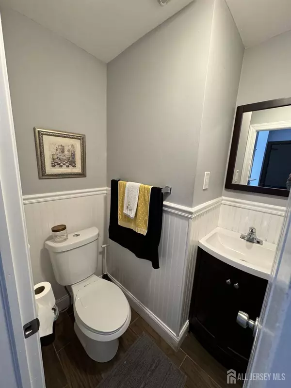 1030 Schmidt LN, North Brunswick, NJ 08902