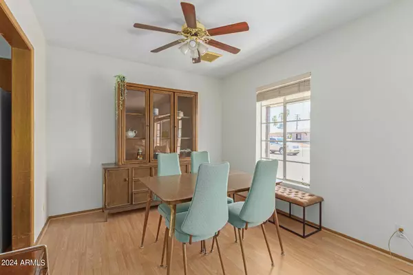 2436 W VILLAGE Drive, Phoenix, AZ 85023