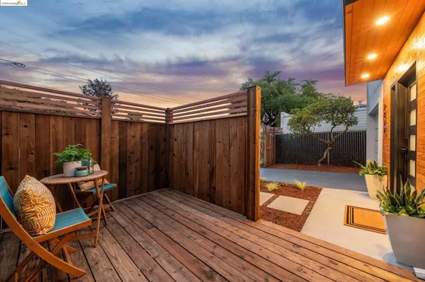 2824 Wallace St, Berkeley, CA 94702