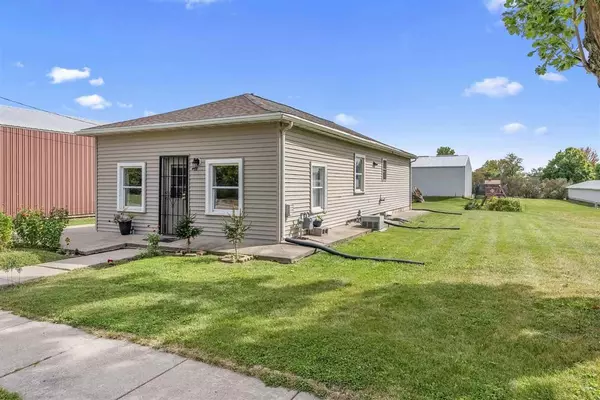 412 E 1st St, West Liberty, IA 52776