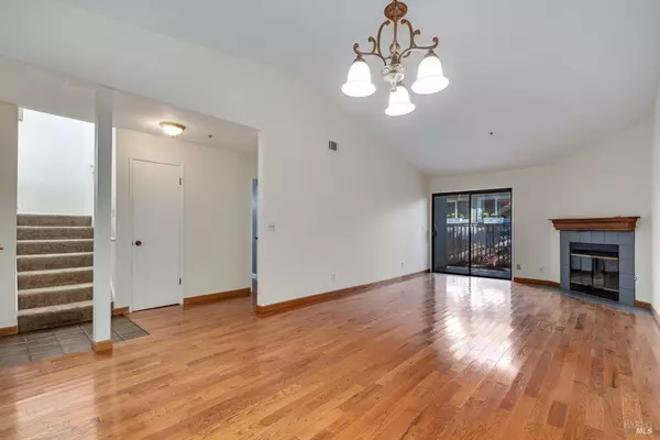 4 Vanessa CT E, Napa, CA 94558