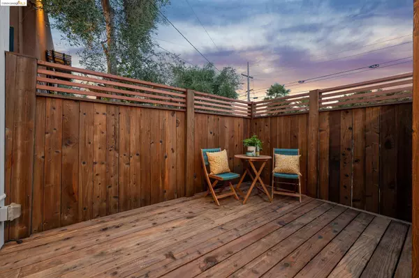 2824 Wallace St, Berkeley, CA 94702