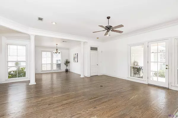 1120 E STANWICK PL, Baton Rouge, LA 70810