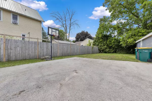 W208N16721 S Center St, Jackson, WI 53037