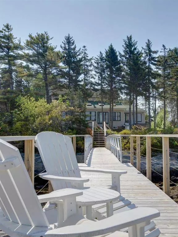 356 Gun Point RD, Harpswell, ME 04079