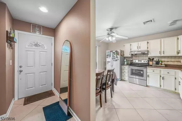 4 Ogden Ct, East Brunswick Twp., NJ 08816