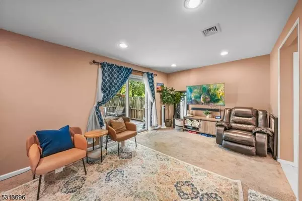 4 Ogden Ct, East Brunswick Twp., NJ 08816