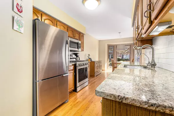 1512 Barrymore DR #1512, Darien, IL 60561