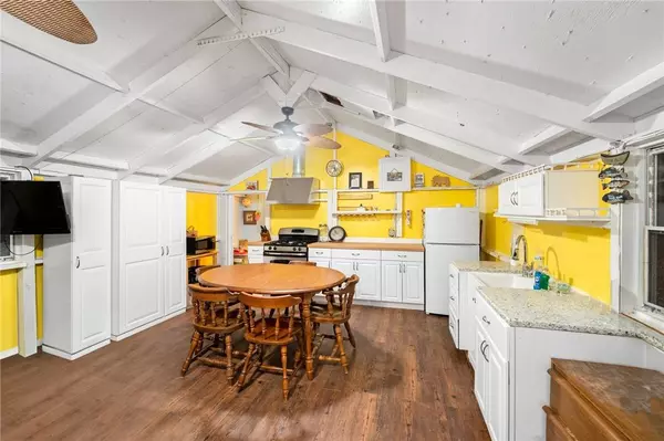 5 Lost Acre DR, Glocester, RI 02814