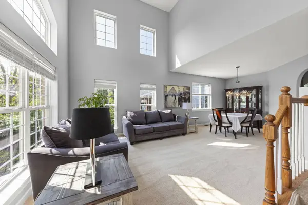 2911 Sauer Court, North Aurora, IL 60542