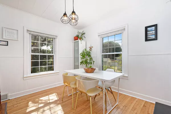 4 Dean NE Street, Grand Rapids, MI 49505