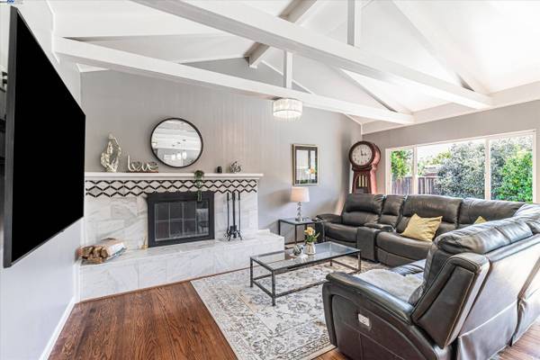 37198 Saint Christopher St, Newark, CA 94560