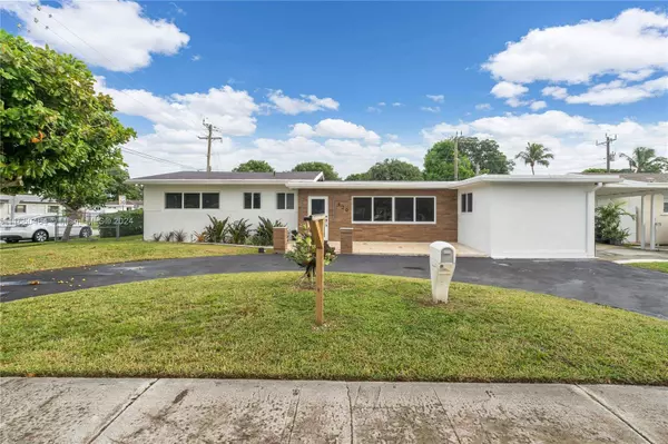 920 NE 181st St, Miami, FL 33162