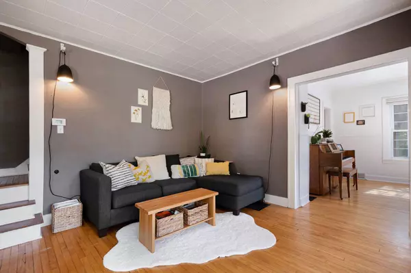 4 Dean NE Street, Grand Rapids, MI 49505