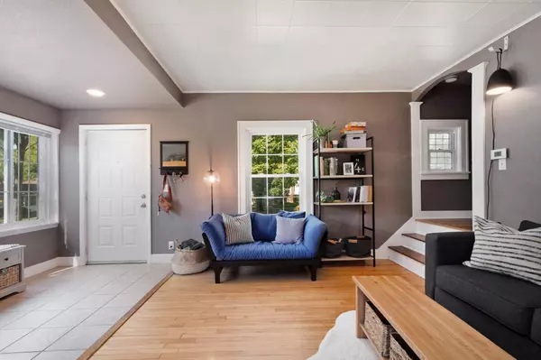 4 Dean NE Street, Grand Rapids, MI 49505