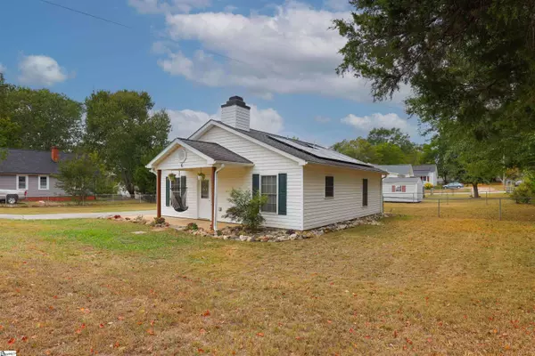 6 Clemson Street, Liberty, SC 29657