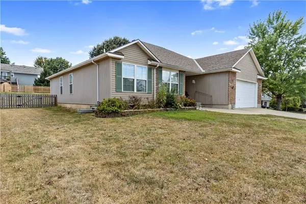 411 SW CRESTVIEW DR, Grain Valley, MO 64029