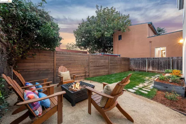 2824 Wallace St, Berkeley, CA 94702