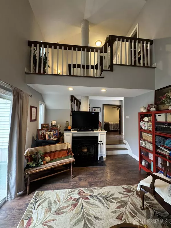 1030 Schmidt LN, North Brunswick, NJ 08902