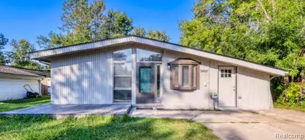 29821 FAIRFAX Street, Southfield, MI 48076