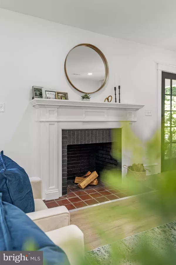 22 E MARSHALL RD, Lansdowne, PA 19050