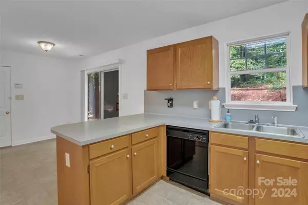 230 Amir CIR, Matthews, NC 28105