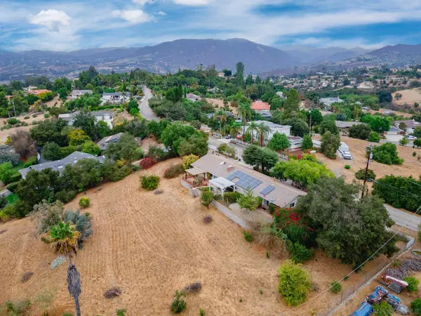 1032 Riverview Dr, Fallbrook, CA 92028