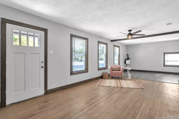 401 AERO AVE, Schertz, TX 78154-1805