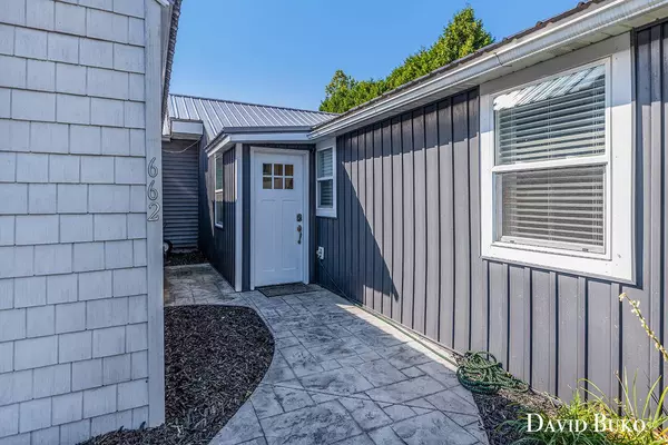 662 Lakeview Drive, Lake Odessa, MI 48849