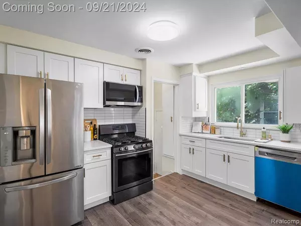 12931 ROSEMARY Boulevard, Oak Park, MI 48237